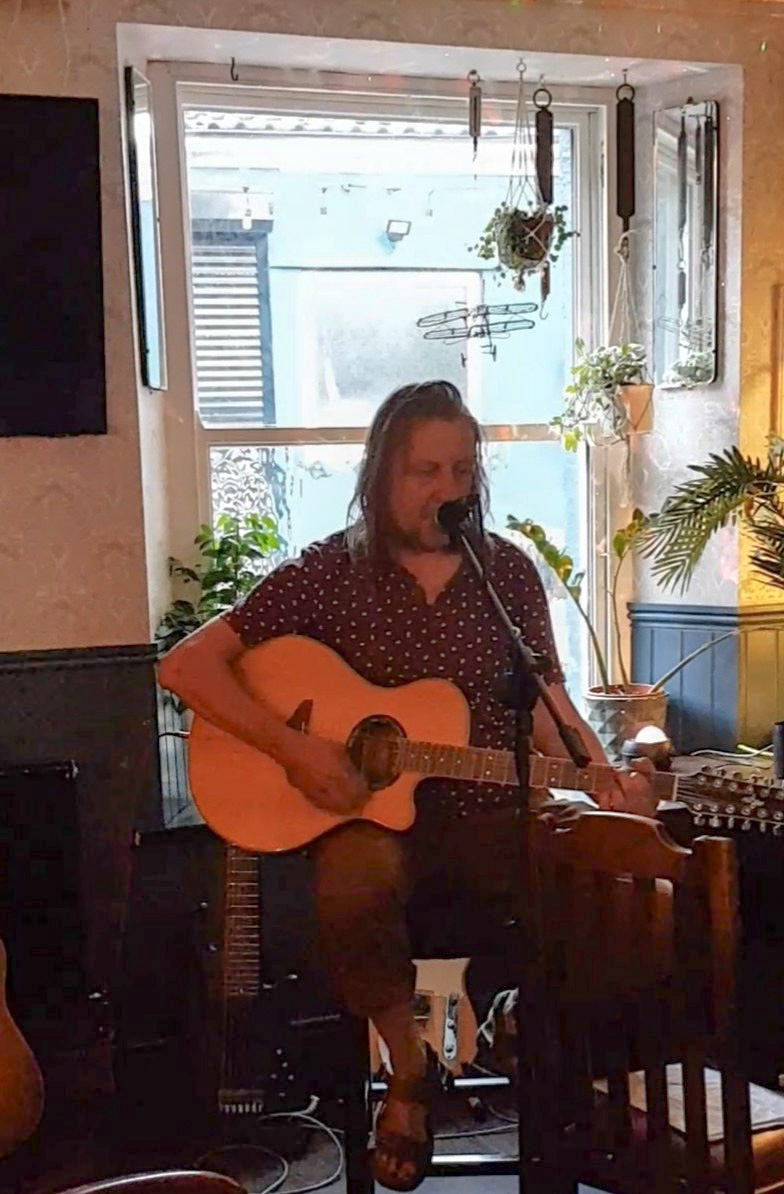 Paul (Tall_Paul) performing